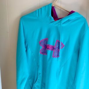 Size large under armour sweatshirt. Never worn.